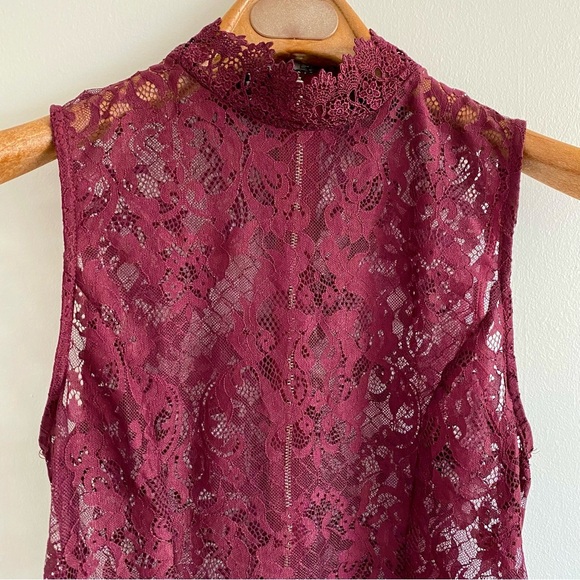 Privy Burgundy Crochet Lace Sleeveless Top Size Medium - Picture 2 of 5